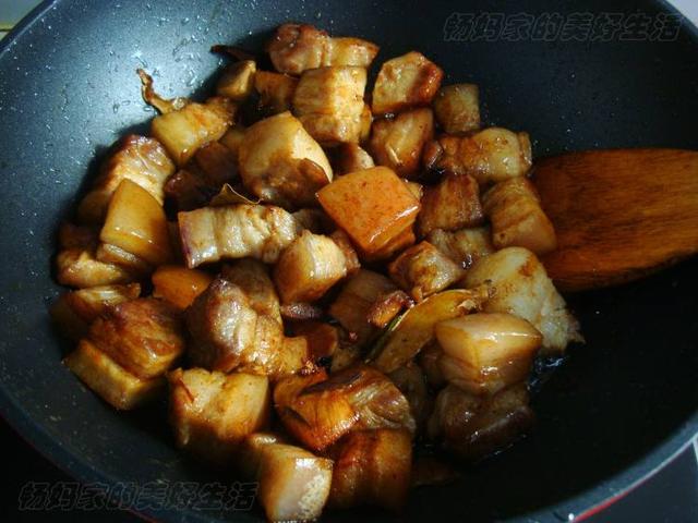 红烧肉这么做入口即化肥而不腻（教你在家做红烧肉）
