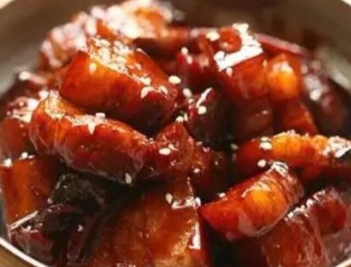 红烧肉这么做入口即化肥而不腻（教你在家做红烧肉）