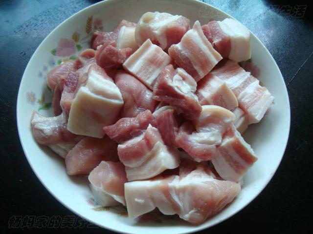 红烧肉这么做入口即化肥而不腻（教你在家做红烧肉）