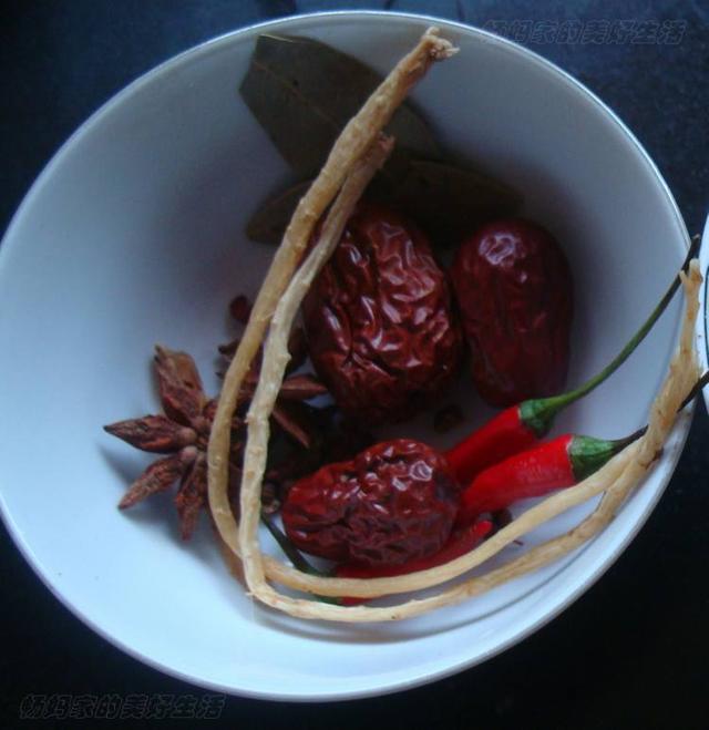 红烧肉这么做入口即化肥而不腻（教你在家做红烧肉）