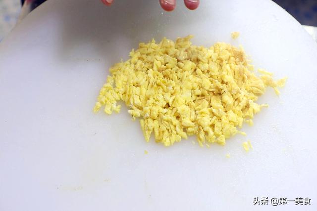 蛋炒饭怎么做才是最正宗的（一份蛋炒饭就能看出深浅）