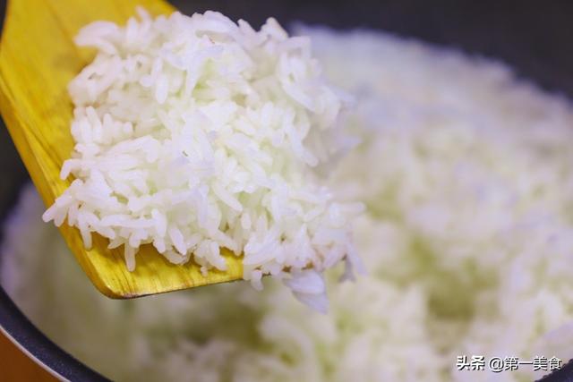 蛋炒饭怎么做才是最正宗的（一份蛋炒饭就能看出深浅）