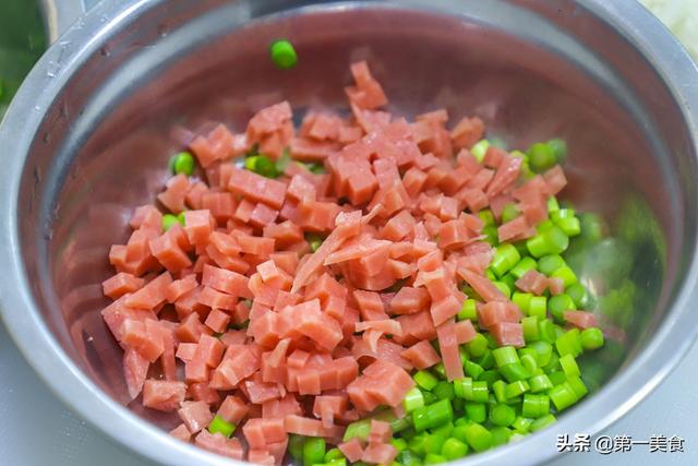 蛋炒饭怎么做才是最正宗的（一份蛋炒饭就能看出深浅）