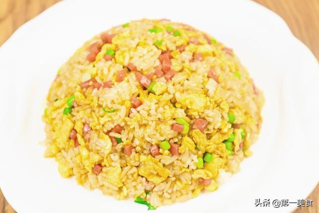 蛋炒饭怎么做才是最正宗的（一份蛋炒饭就能看出深浅）