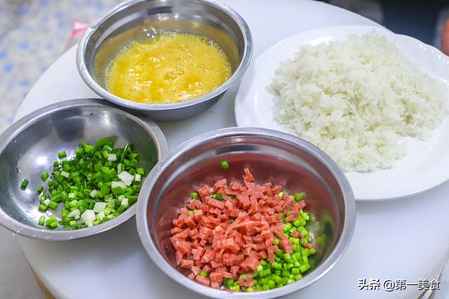蛋炒饭怎么做才是最正宗的（一份蛋炒饭就能看出深浅）
