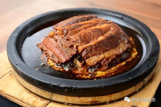 四川怎样炒鸡脚好下饭(火焰青椒鸡菜根回锅肉) 四川怎样炒鸡脚好下饭(火焰青椒鸡菜根回锅肉)