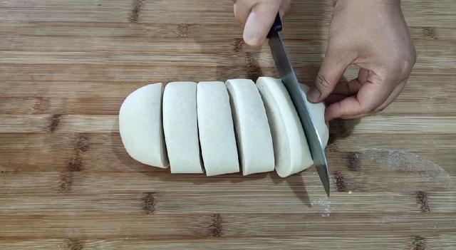 教大家如何做貌美又好吃的花卷（不加一滴水教你做松软咸香的花卷）