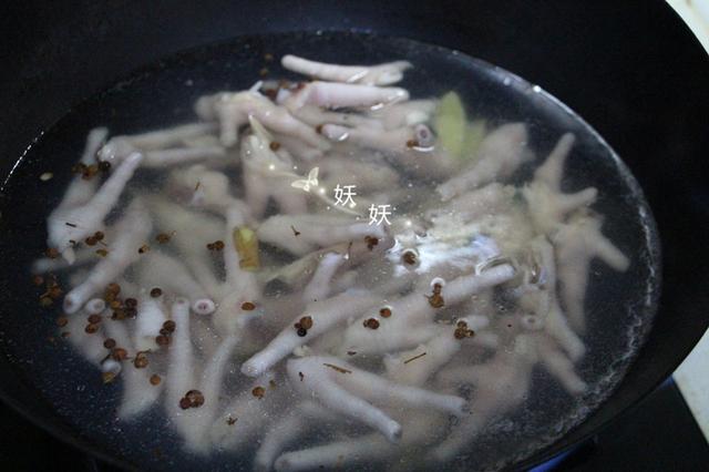 家常简单泡鸡脚（超级简单的泡鸡脚）