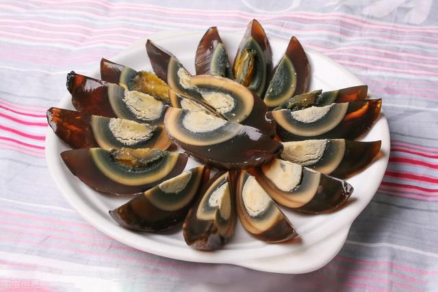 皮蛋好吃的凉拌教程不辣(难怪吃着又腥又涩) 皮蛋好吃的凉拌教程不辣(难怪吃着又腥又涩)