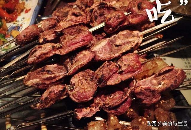 木炭烧烤最基本的技巧(地摊烧烤风风火火) 木炭烧烤最基本的技巧(地摊烧烤风风火火)