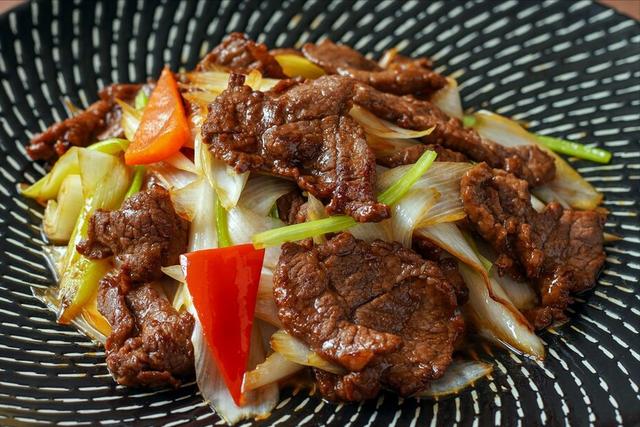 炒牛肉的时候要不要放盐腌制（切记不要放盐腌）