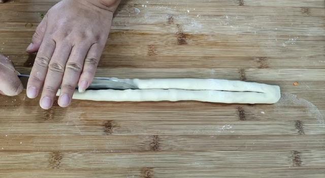 教大家如何做貌美又好吃的花卷（不加一滴水教你做松软咸香的花卷）