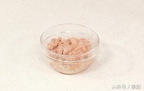 腐乳焖豆角做法（婆婆教做干豆角腐乳蒸肉）