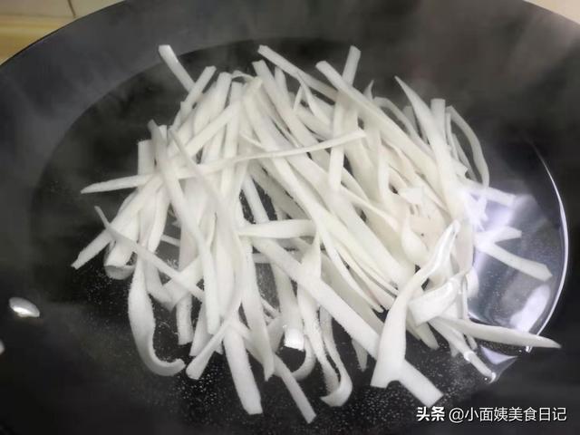 宽粉的神仙吃法酸辣（宽粉不止烫火锅好吃）