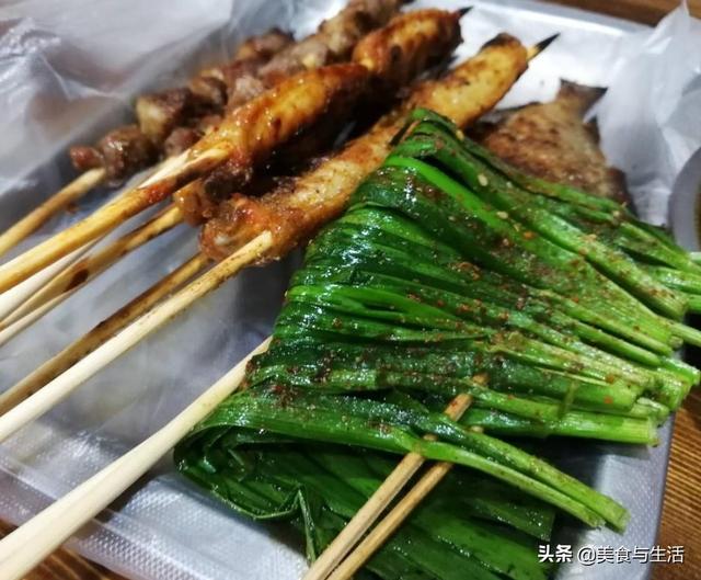 木炭烧烤最基本的技巧(地摊烧烤风风火火) 木炭烧烤最基本的技巧(地摊烧烤风风火火)