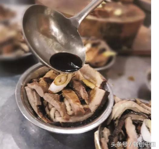 干煸肘子简单做法(把肘子换成五花肉) 干煸肘子简单做法(把肘子换成五花肉)