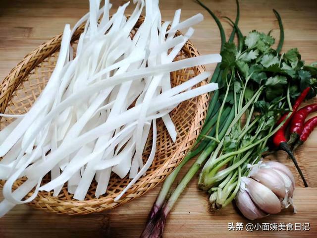 宽粉的神仙吃法酸辣（宽粉不止烫火锅好吃）