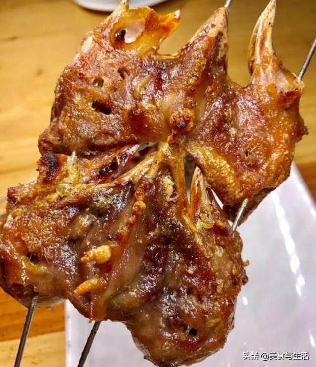 木炭烧烤最基本的技巧(地摊烧烤风风火火) 木炭烧烤最基本的技巧(地摊烧烤风风火火)