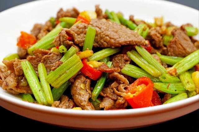 炒牛肉的时候要不要放盐腌制（切记不要放盐腌）