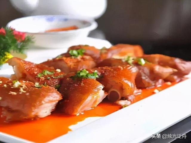 湘菜尖椒肥肠怎么做好吃（美食推荐酱香黑猪脚）