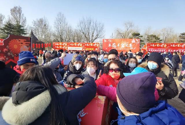 迎春花市潮玩灯笼美食集市（美食小吃非遗表演）