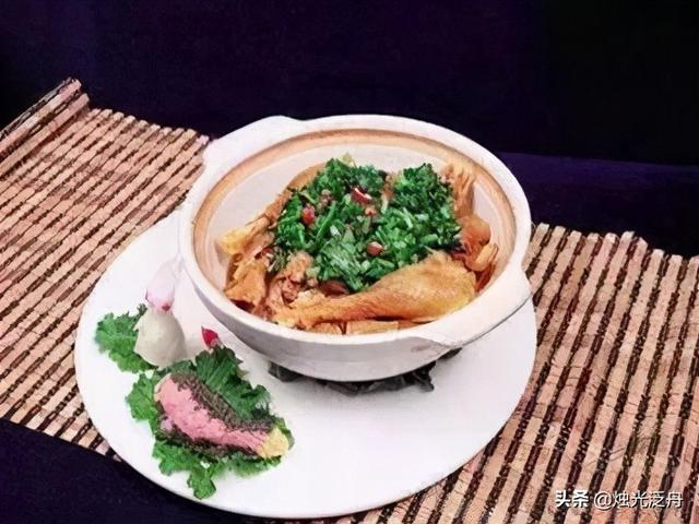 湘菜尖椒肥肠怎么做好吃（美食推荐酱香黑猪脚）
