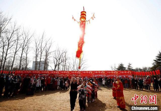 逛特色大集品最美年味（年花丰食大集开市）