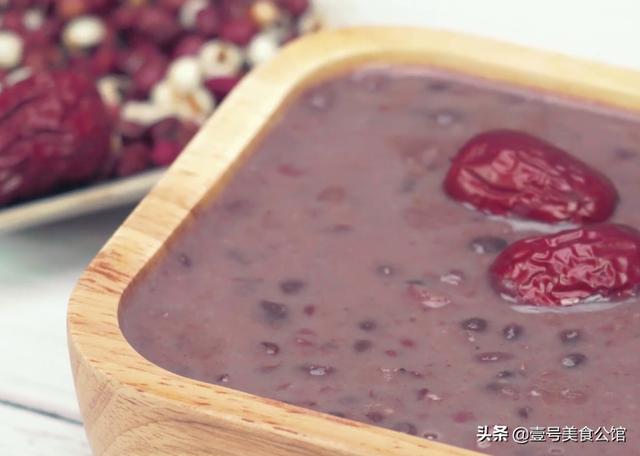 红豆薏米粥怎么做最好（用牛奶烹饪红豆薏米粥）