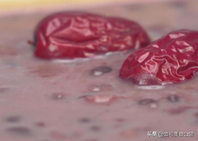 红豆薏米粥怎么做最好（用牛奶烹饪红豆薏米粥）