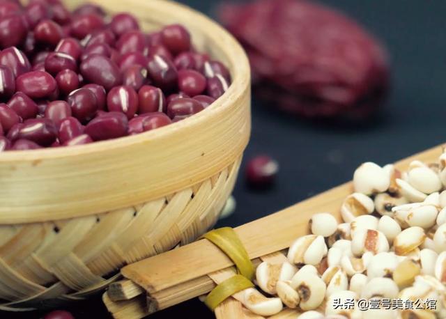 红豆薏米粥怎么做最好（用牛奶烹饪红豆薏米粥）