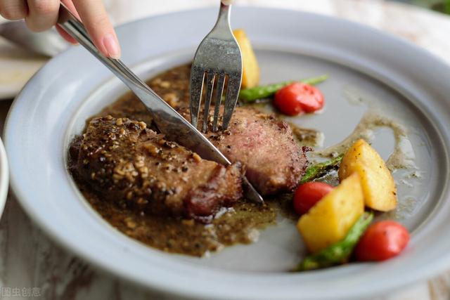 牛排跟菜场买的牛肉有什么区别(新鲜牛肉要40块钱1斤) 牛排跟菜场买的牛肉有什么区别(新鲜牛肉要40块钱1斤)