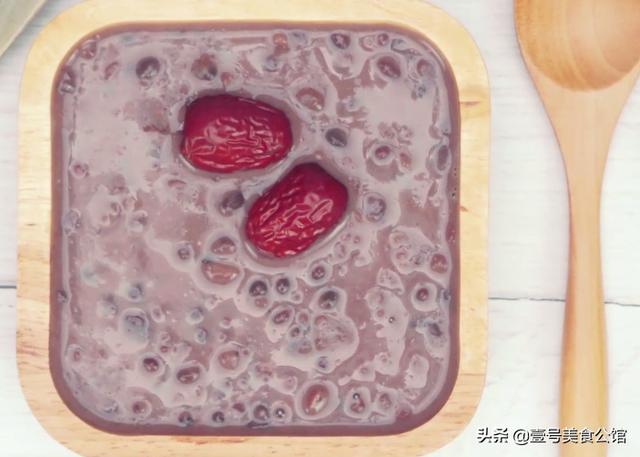 红豆薏米粥怎么做最好（用牛奶烹饪红豆薏米粥）
