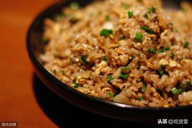 蛋炒饭怎么才能炒出来又嫩又香（大厨教我的3个秘诀）