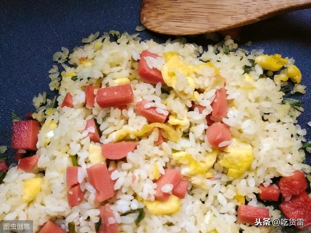 蛋炒饭怎么才能炒出来又嫩又香（大厨教我的3个秘诀）