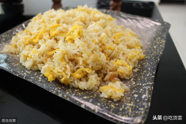 蛋炒饭怎么才能炒出来又嫩又香（大厨教我的3个秘诀）