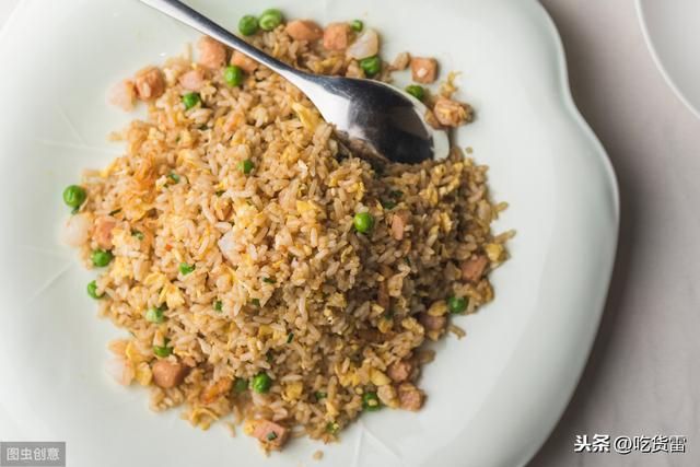 蛋炒饭怎么才能炒出来又嫩又香（大厨教我的3个秘诀）