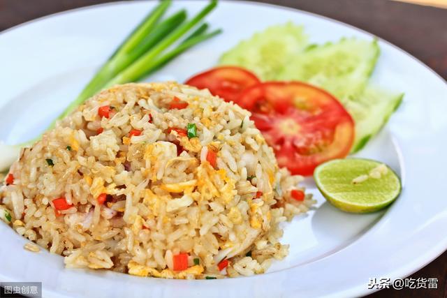 蛋炒饭怎么才能炒出来又嫩又香（大厨教我的3个秘诀）