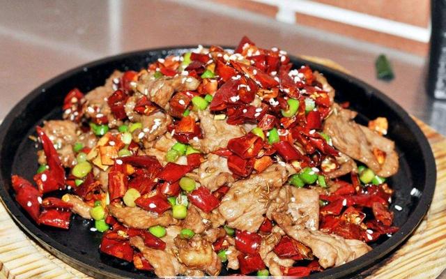 铁板酱爆鱿鱼的做法大全（很好的铁板菜铁板腰花大虾都可以这么制作）